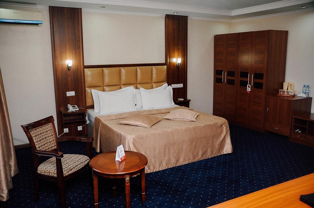 Dostyk Hotel Shymkent Exterior foto