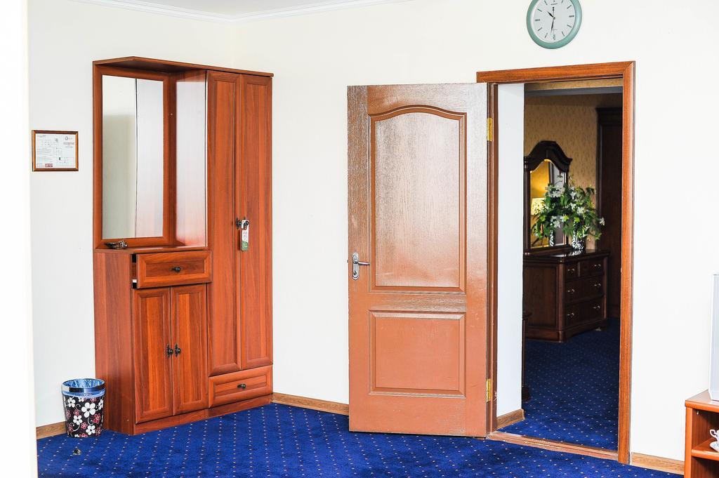 Dostyk Hotel Shymkent Exterior foto
