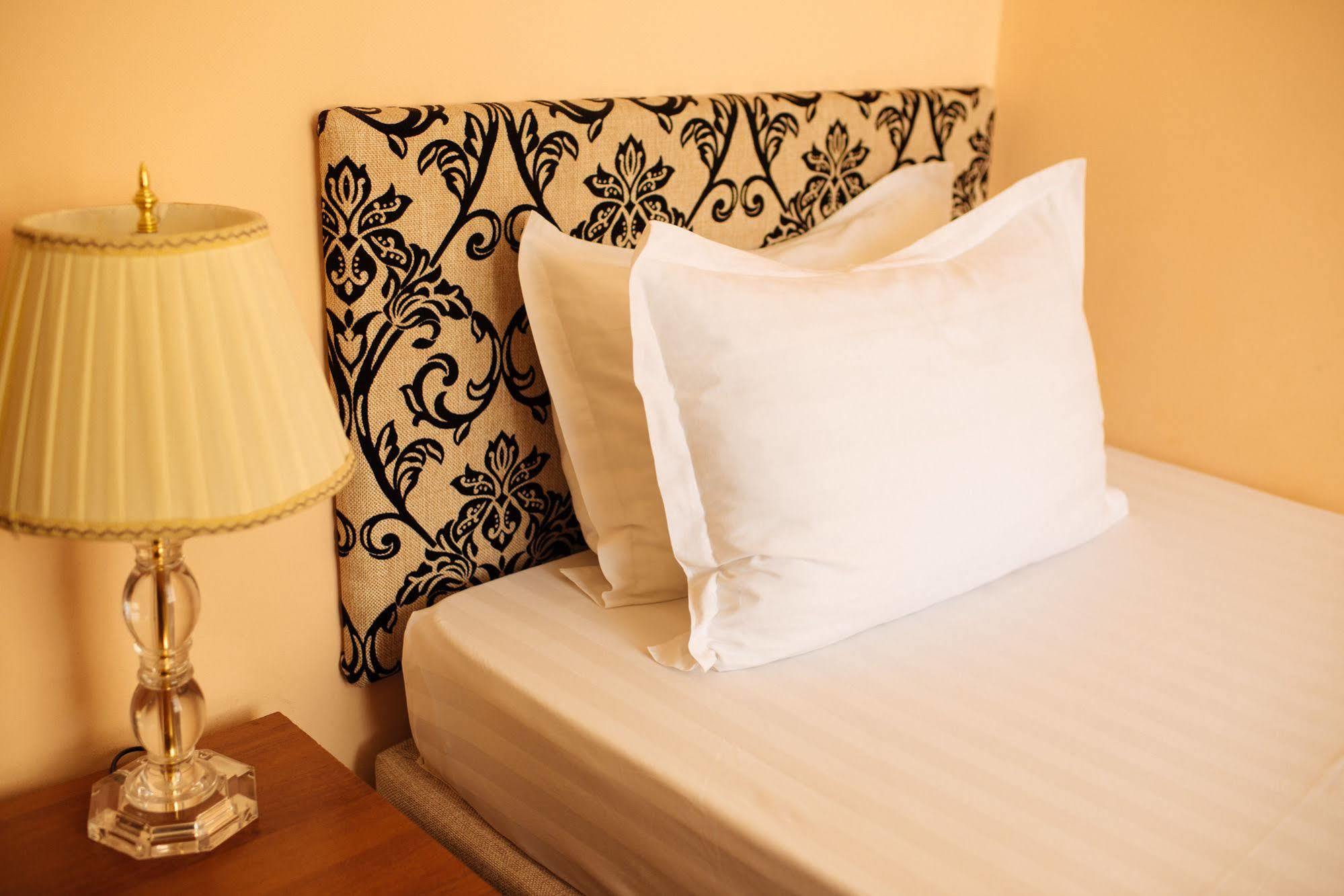 Dostyk Hotel Shymkent Exterior foto