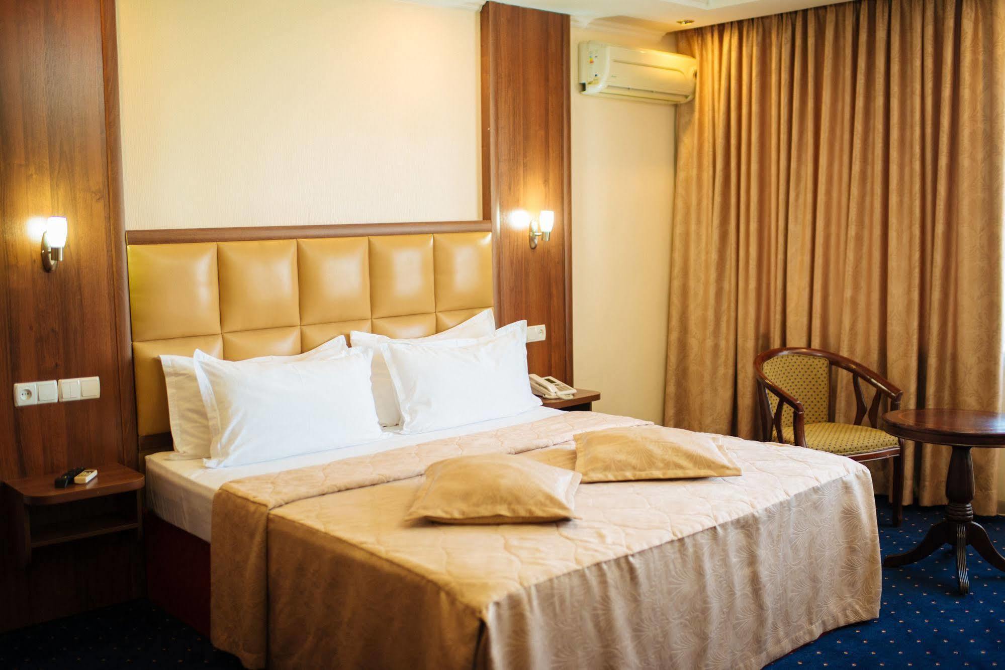Dostyk Hotel Shymkent Exterior foto